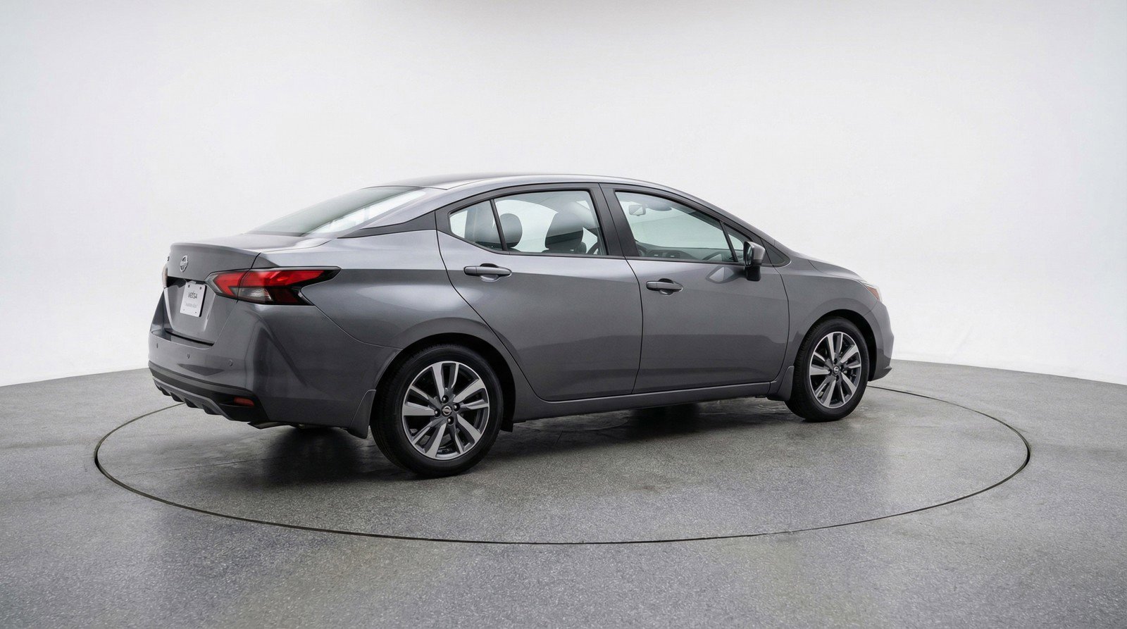 Used 2025 Nissan Versa SV image 9