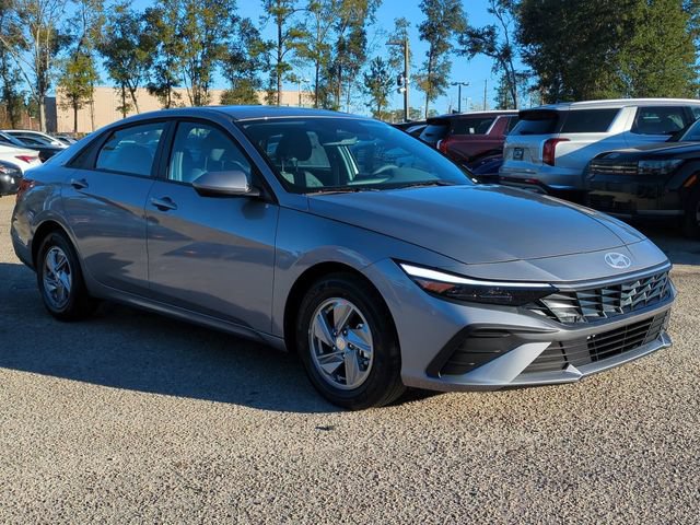 New 2026 Hyundai Elantra SE FWD image 3
