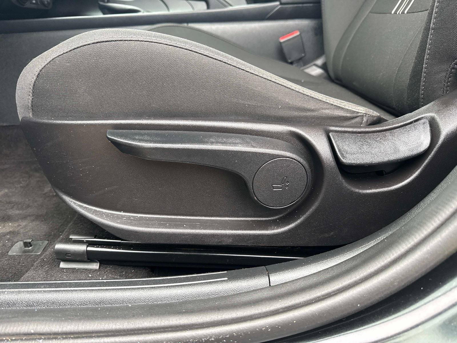 Used 2022 Hyundai Elantra SEL image 19