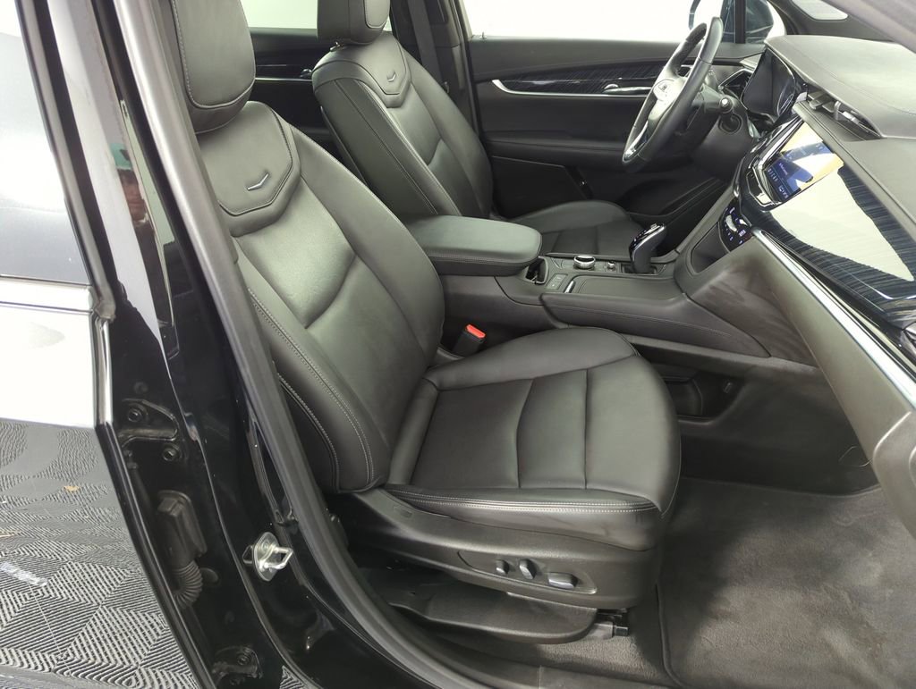 Certified 2025 Cadillac XT6 Premium Luxury AWD/4WD image 39