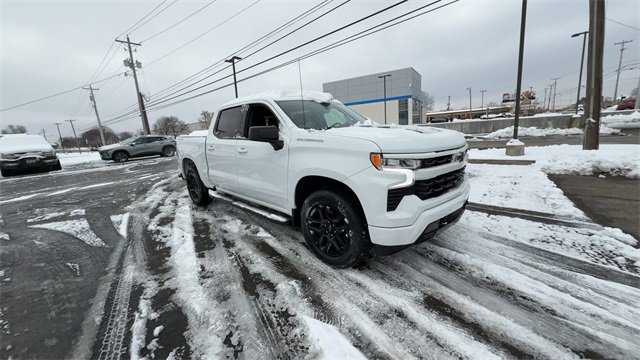 Used 2022 Chevrolet Silverado 1500 RST w/ Convenience Package II image 2