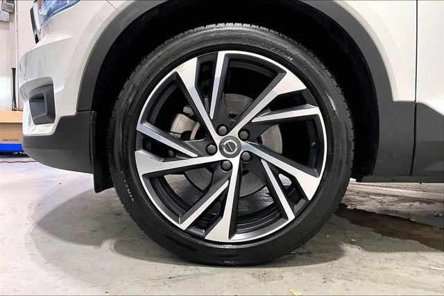 Used 2020 Volvo XC40 T5 R-Design w/ Protection Package image 34