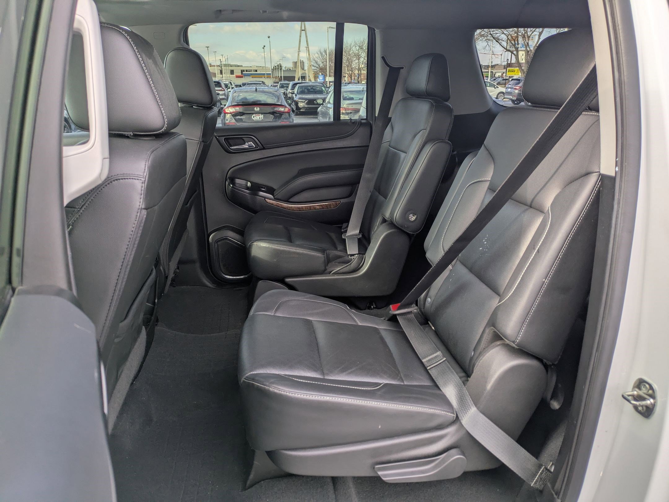 Used 2020 Chevrolet Suburban Premier image 32