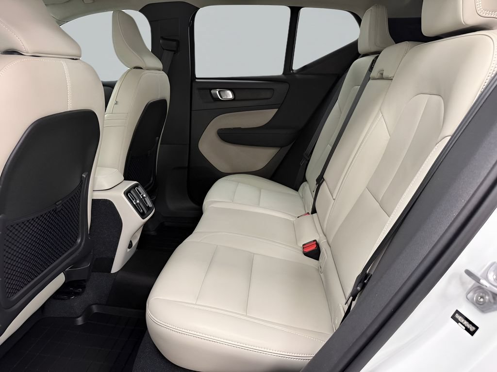 Used 2021 Volvo XC40 T5 Momentum w/ Premium Package AWD/4WD image 13
