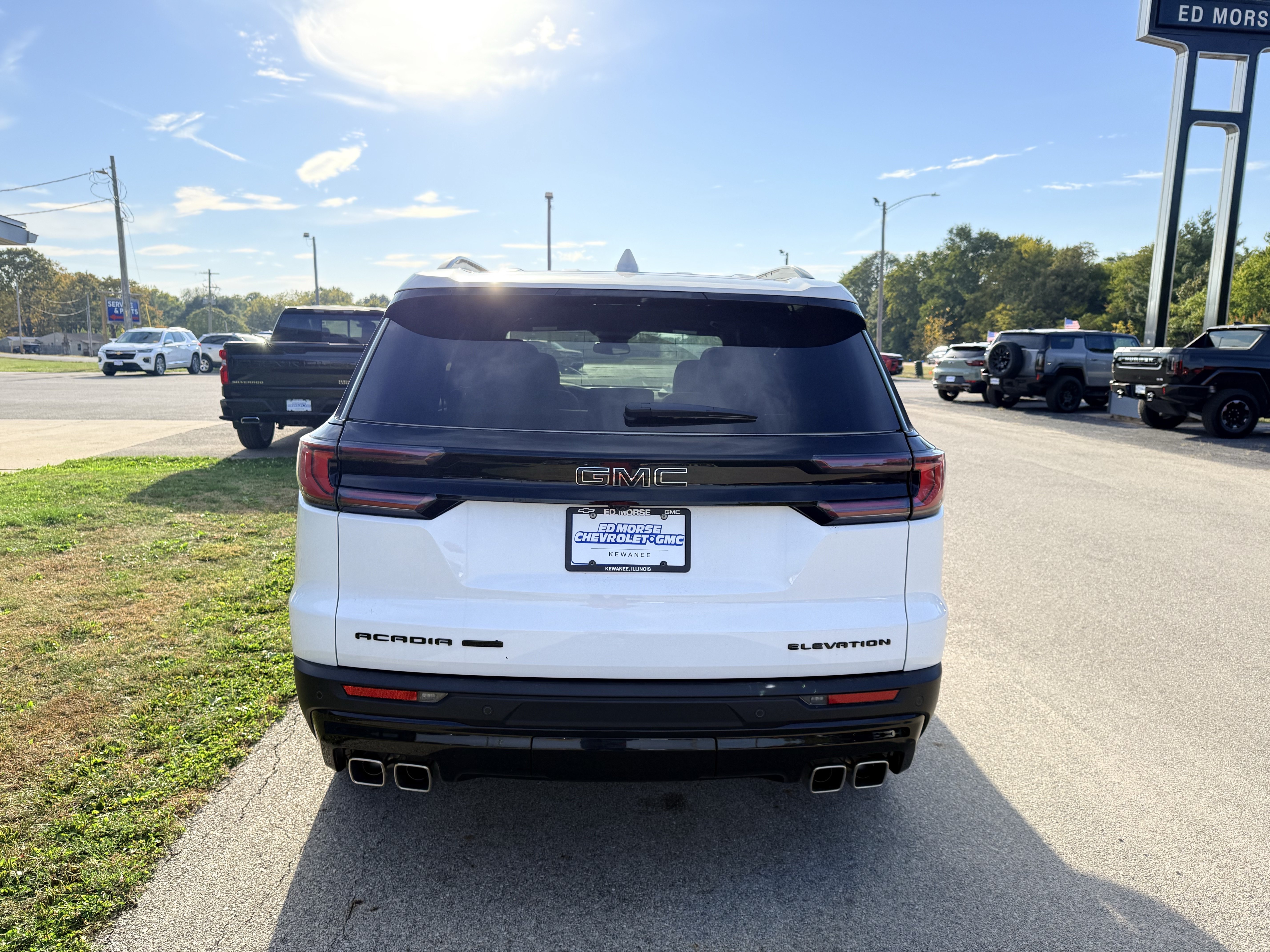 New 2025 GMC Acadia Elevation w/ Elevation Premium Package AWD/4WD image 4