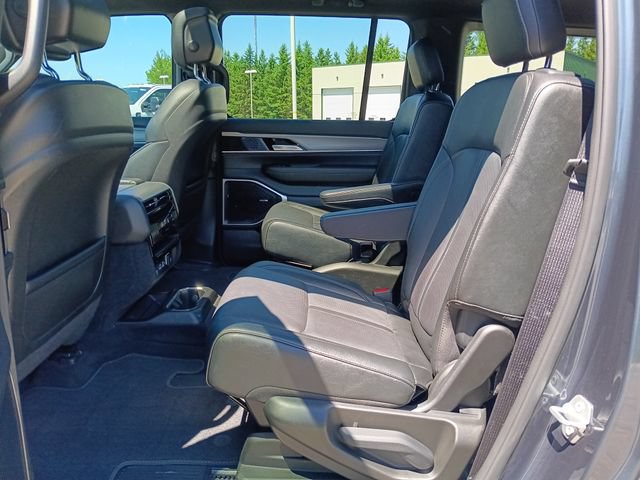 Used 2023 Jeep Wagoneer Series II AWD/4WD image 25