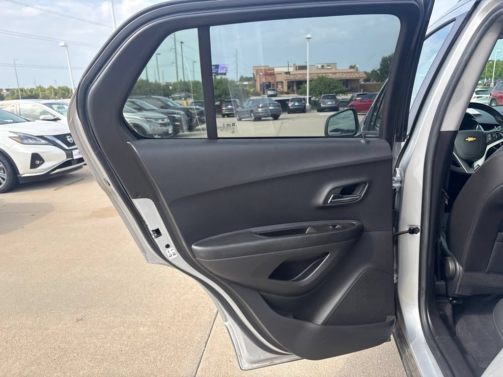 Used 2022 Chevrolet Trax LT w/ LT Convenience Package AWD/4WD image 31