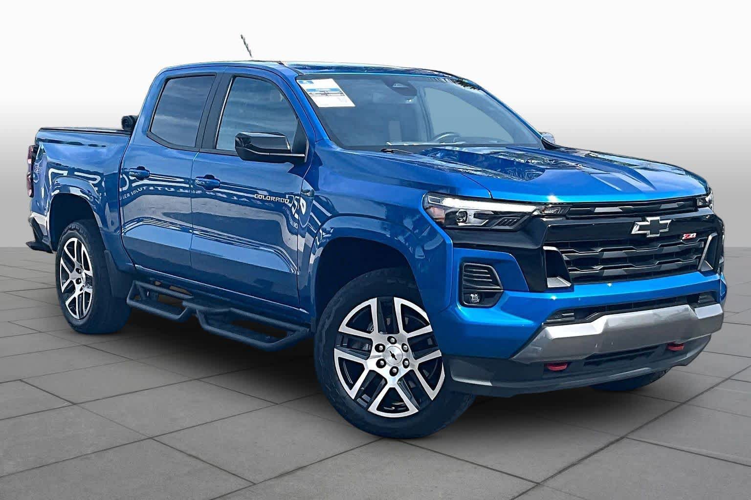 Used 2023 Chevrolet Colorado Z71 w/ Z71 Convenience Package 2 AWD/4WD image 3