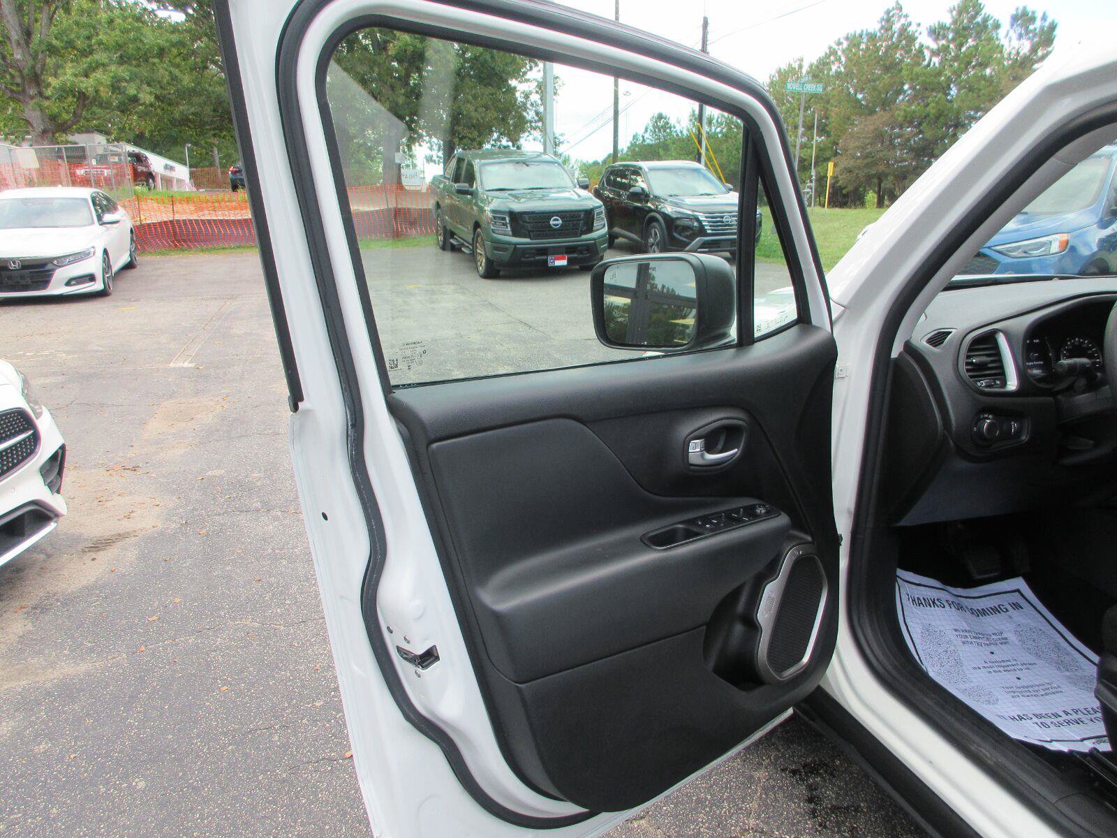 Used 2022 Jeep Renegade Sport w/ Sport Appearance Group FWD image 9