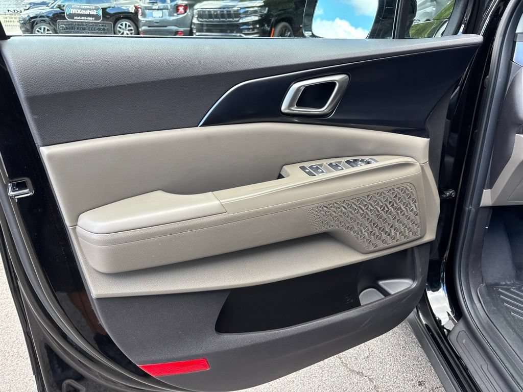 Used 2025 Kia Carnival FWD image 20