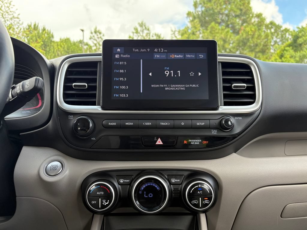 Used 2025 Hyundai Venue SEL FWD image 18