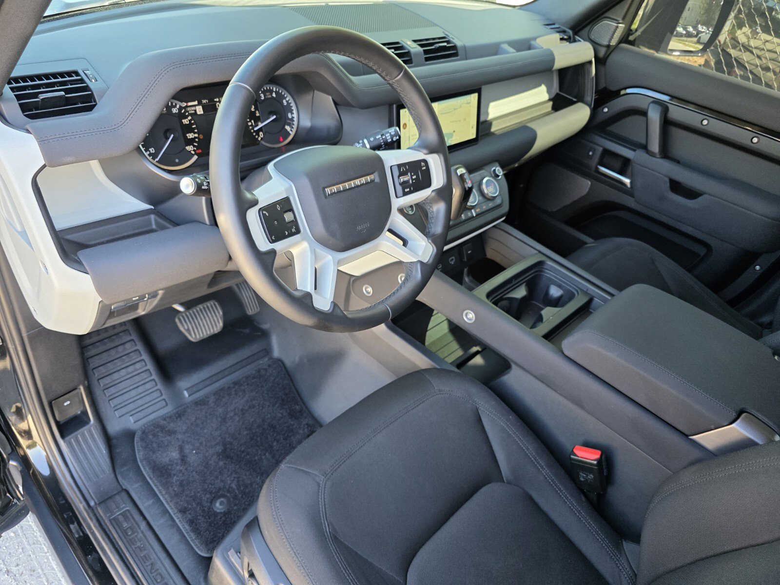 Used 2023 Land Rover Defender 110 image 11