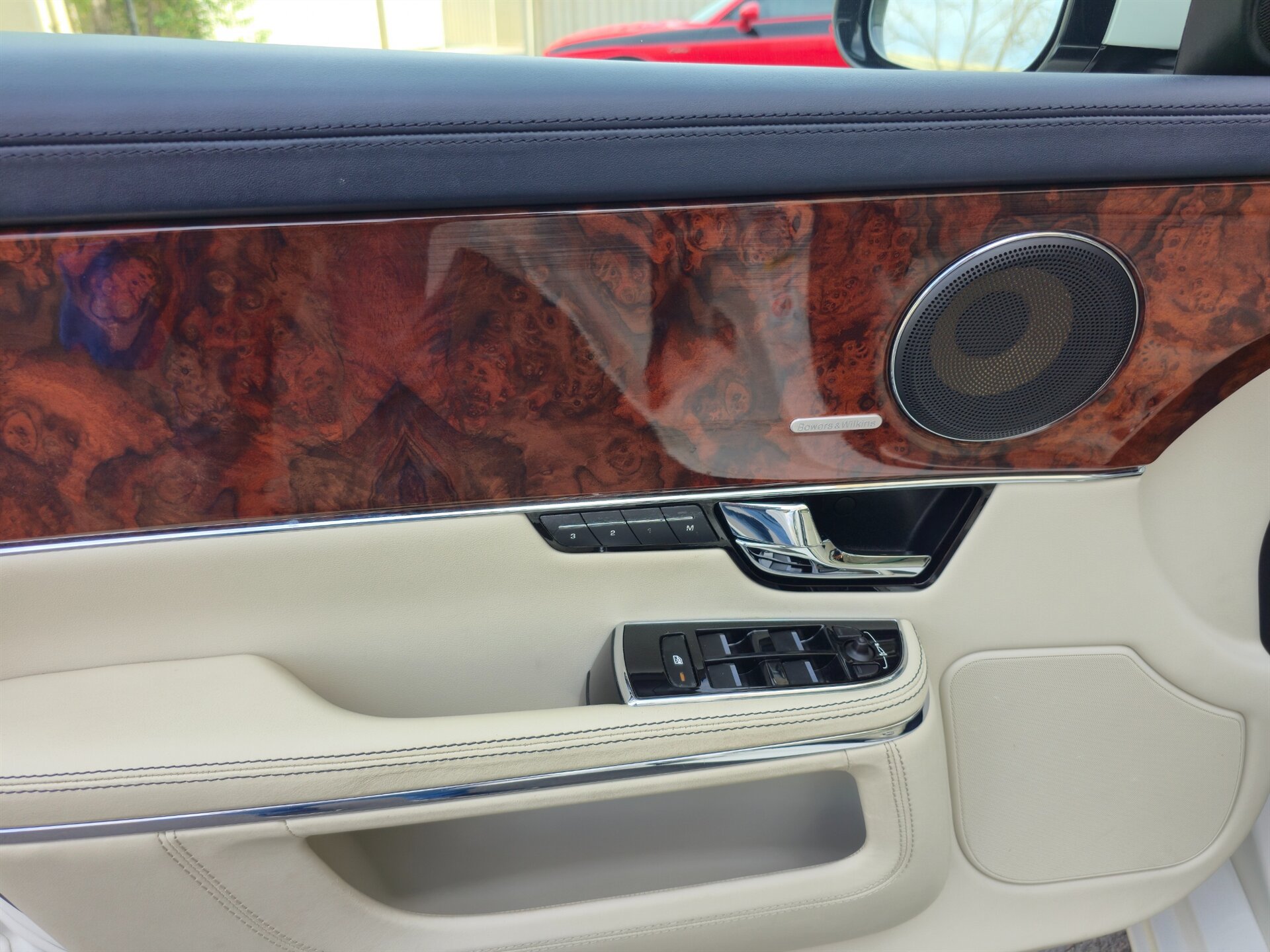 Used 2011 Jaguar XJ L RWD image 13