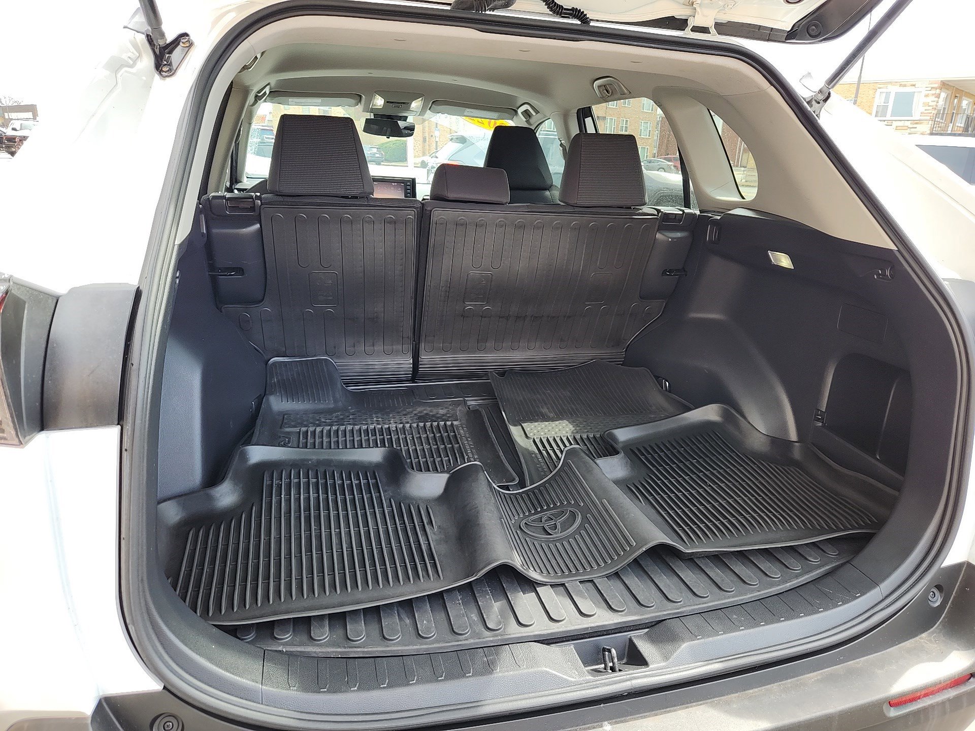 Used 2022 Toyota RAV4 LE image 25