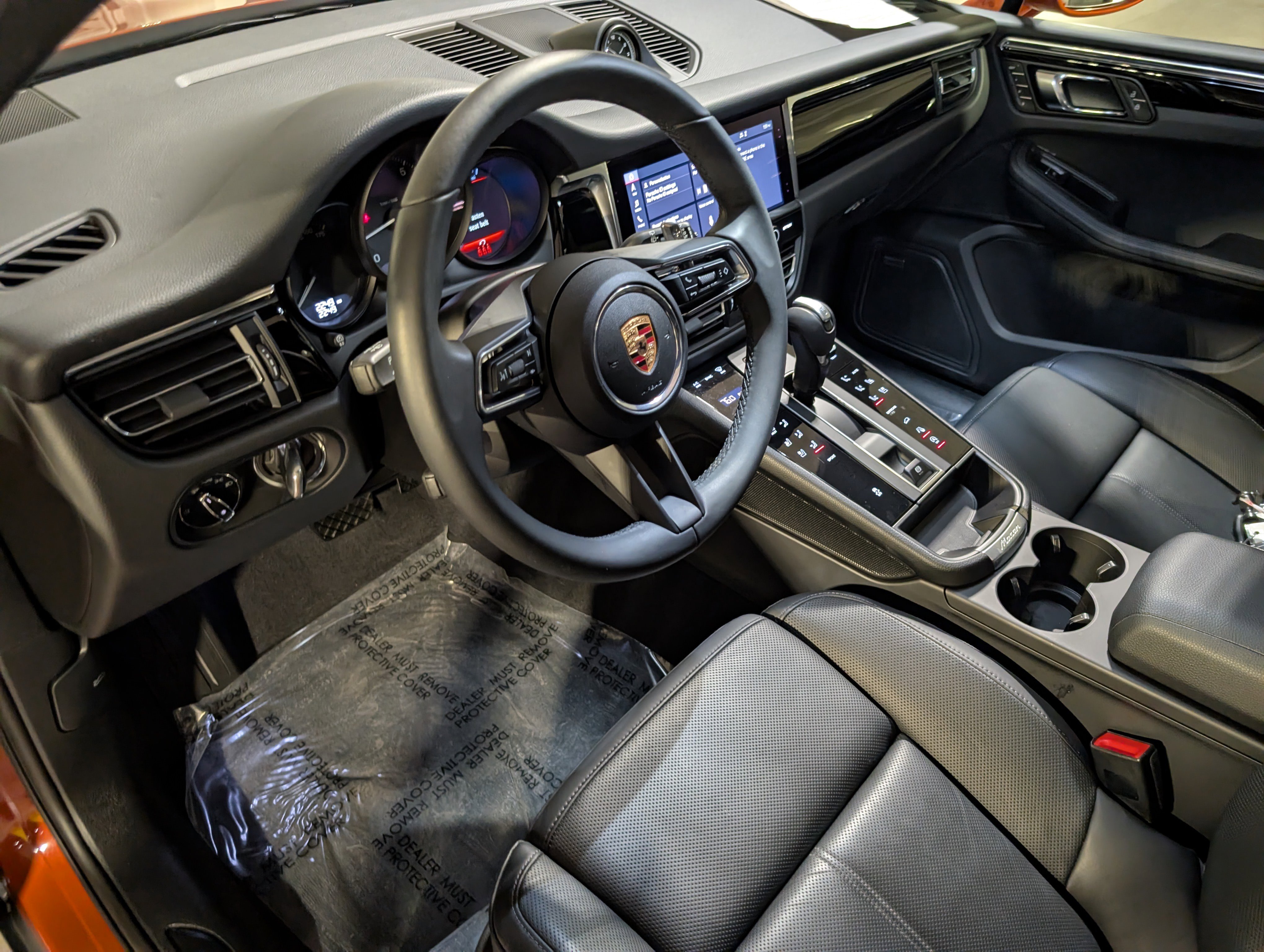 Certified 2025 Porsche Macan image 4