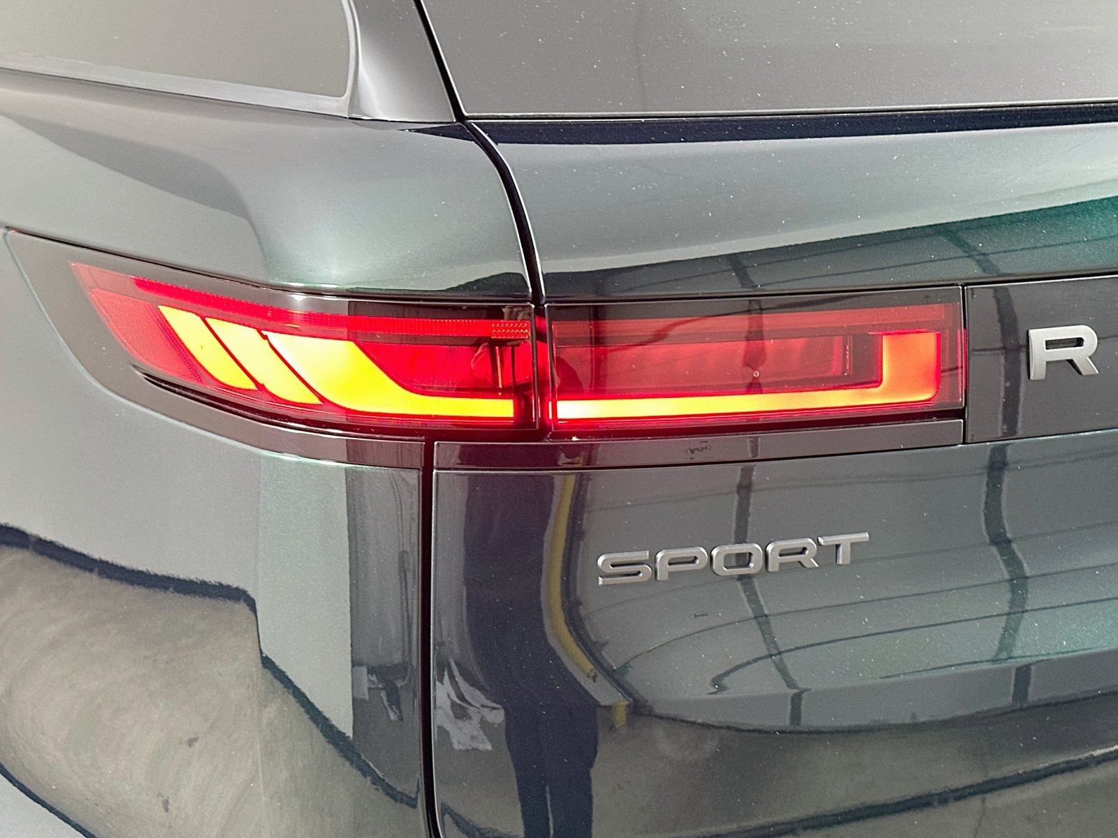 New 2027 Land Rover Range Rover Sport Dynamic SE AWD/4WD image 12