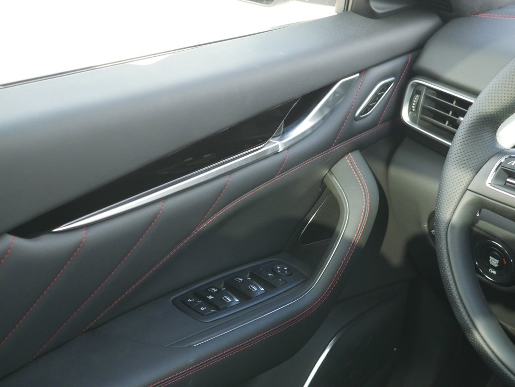 Used 2024 Maserati Levante GT Ultima image 23