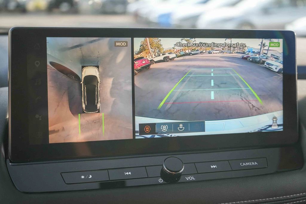 Used 2025 Nissan Rogue SL FWD image 22