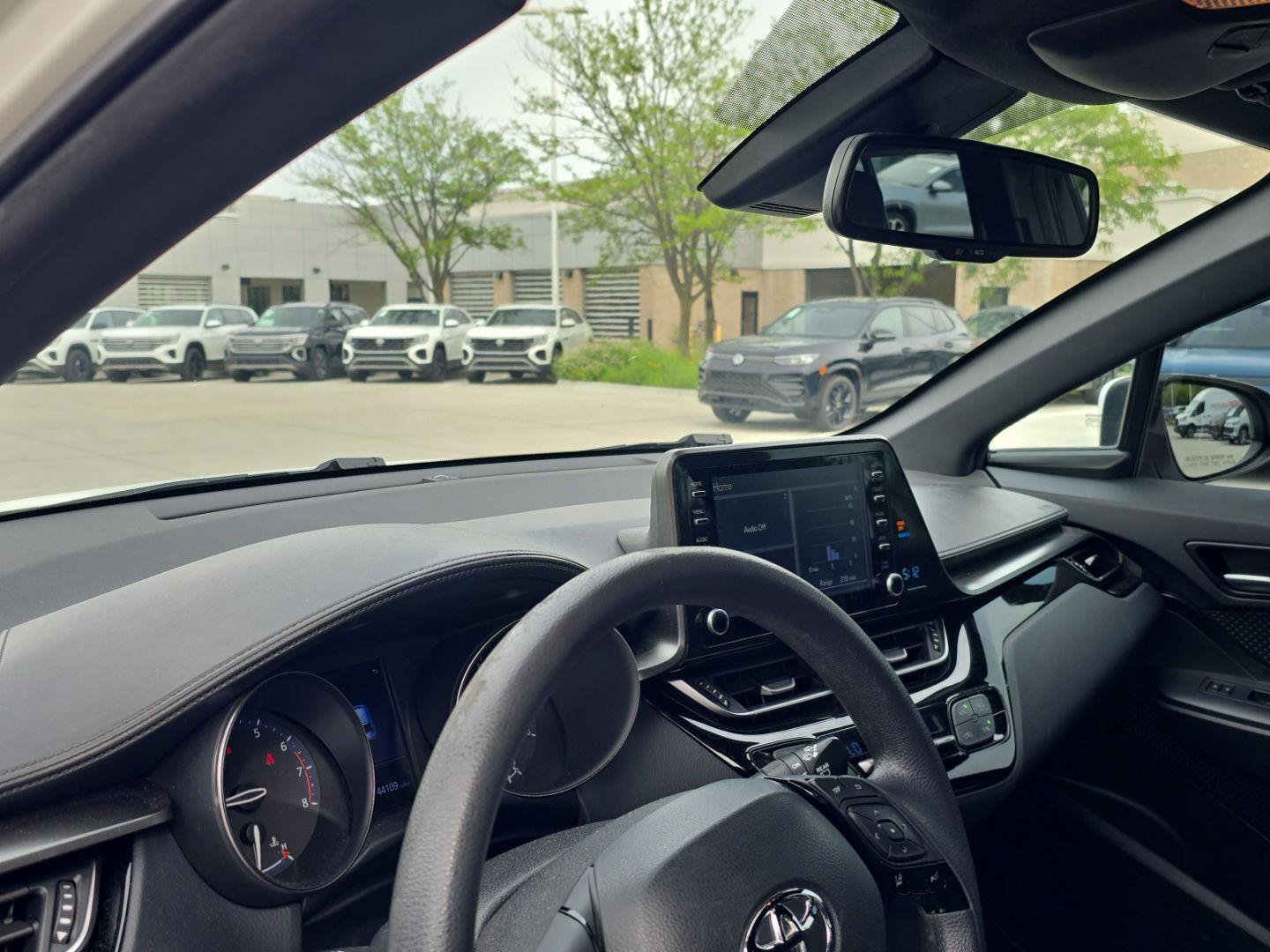 Used 2019 Toyota C-HR LE FWD image 4
