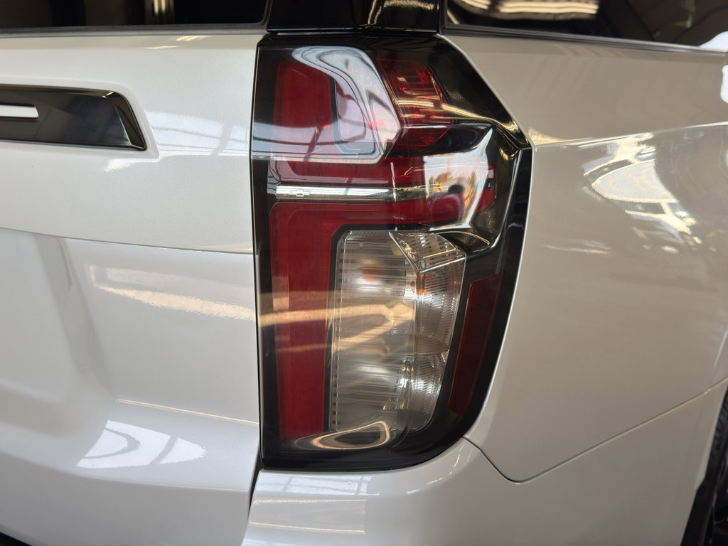 Used 2022 Chevrolet Suburban RST w/ Luxury Package AWD/4WD image 7