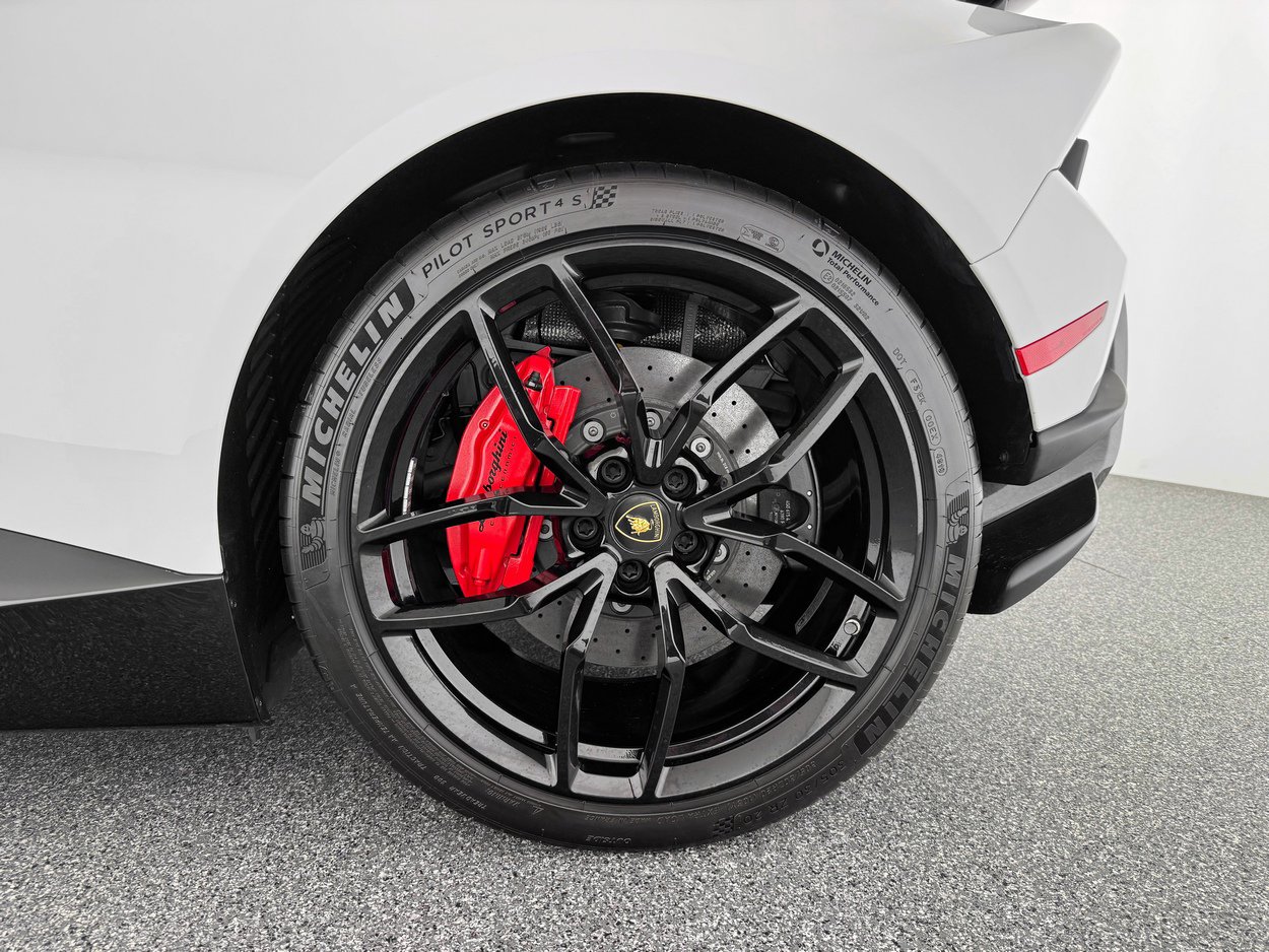 Used 2018 Lamborghini Huracan Performante image 31