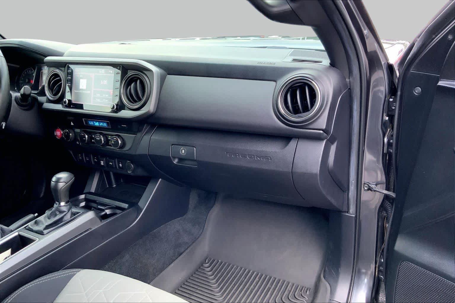Used 2021 Toyota Tacoma TRD Off-Road w/ Technology Package AWD/4WD image 18