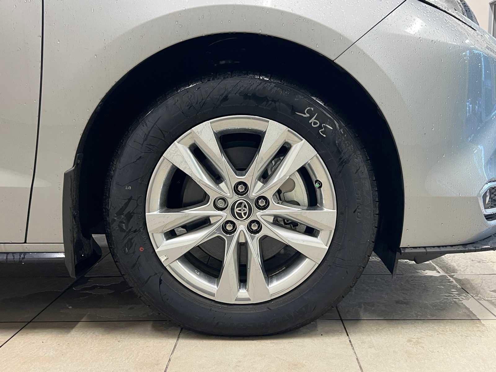 Used 2025 Toyota Sienna Limited image 7