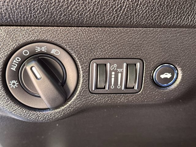 Used 2023 Dodge Challenger SXT RWD image 18