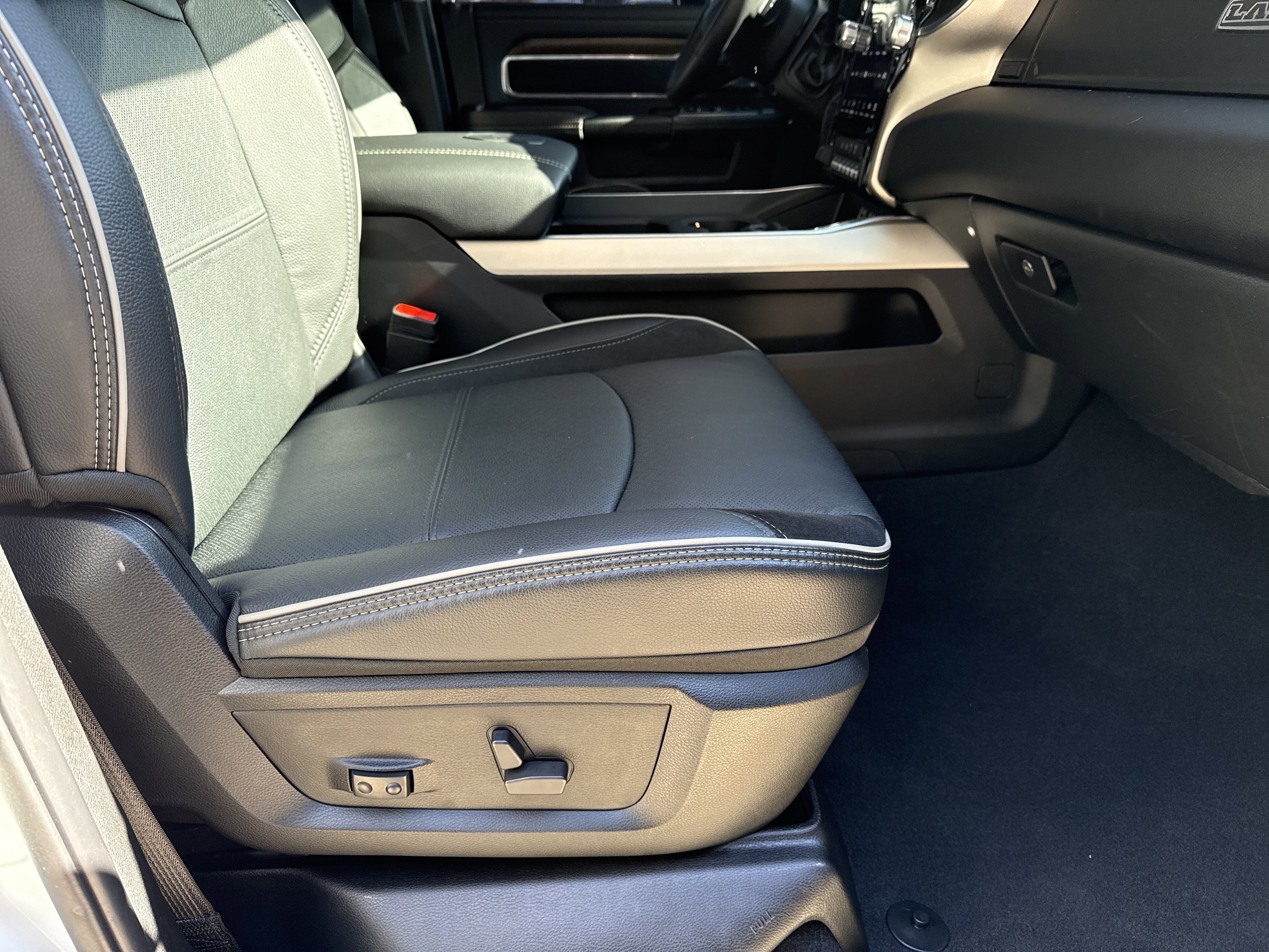 Used 2024 RAM 3500 Laramie w/ Towing Technology Group image 15