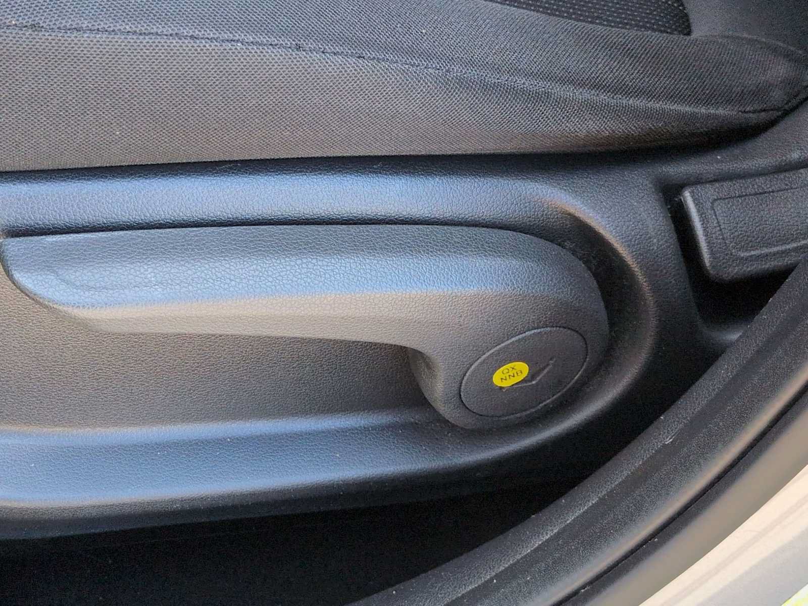 Certified 2021 Hyundai Venue SE FWD image 18