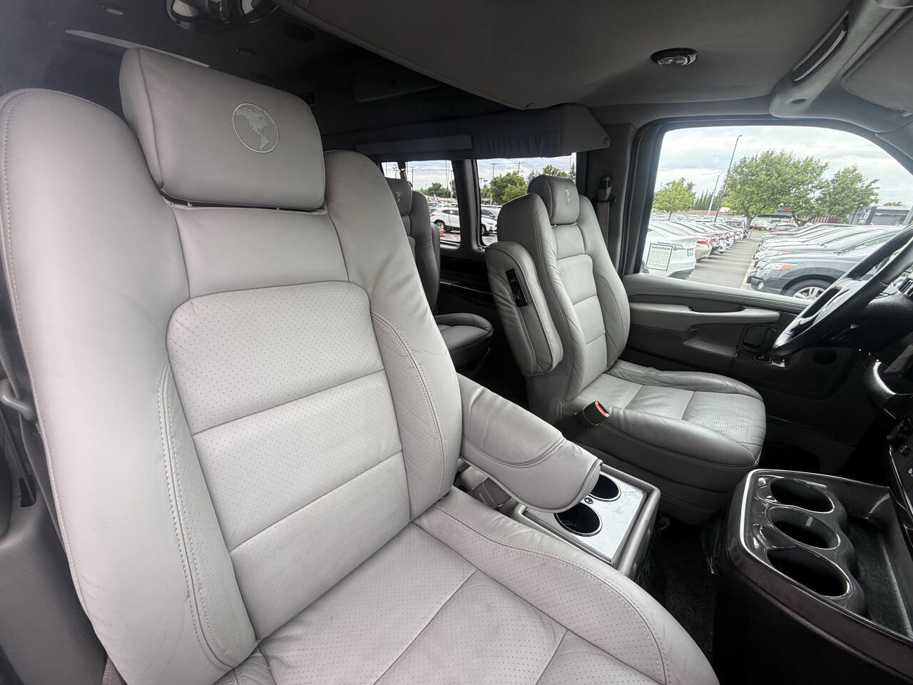 Used 2010 Chevrolet Express 2500 Extended w/ Preferred Equipment Group RWD image 26