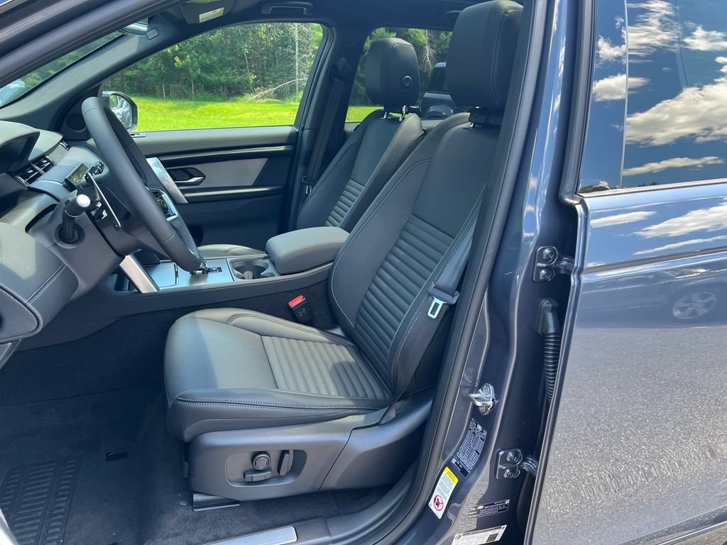New 2026 Land Rover Discovery Sport Landmark AWD/4WD image 11