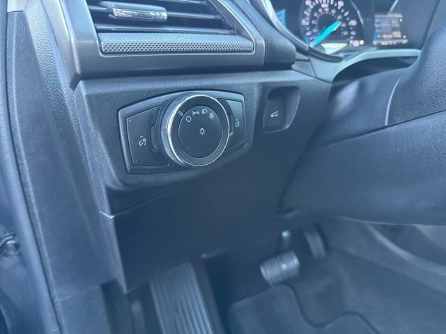 Used 2020 Ford Fusion SE image 9