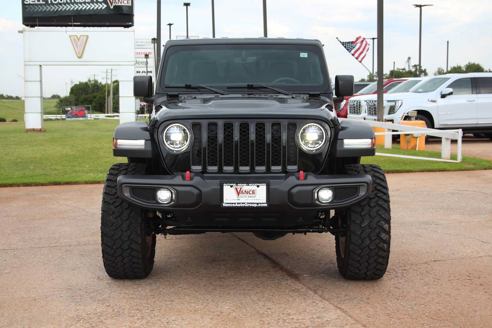 Used 2023 Jeep Gladiator Rubicon w/ LED Lighting Group AWD/4WD image 3