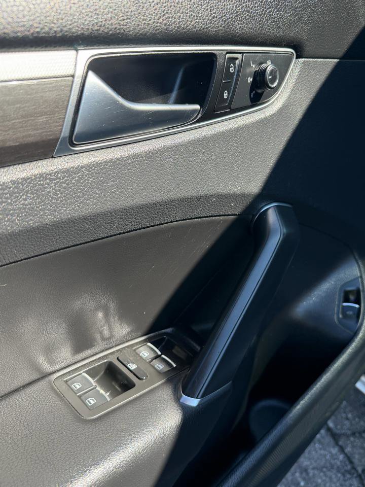 Used 2017 Volkswagen Passat 1.8T SE FWD image 17