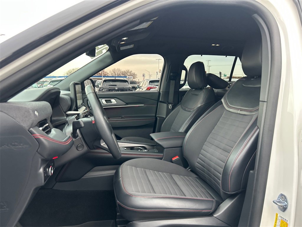 Used 2025 Ford Explorer ST-Line w/ Premium Package image 15