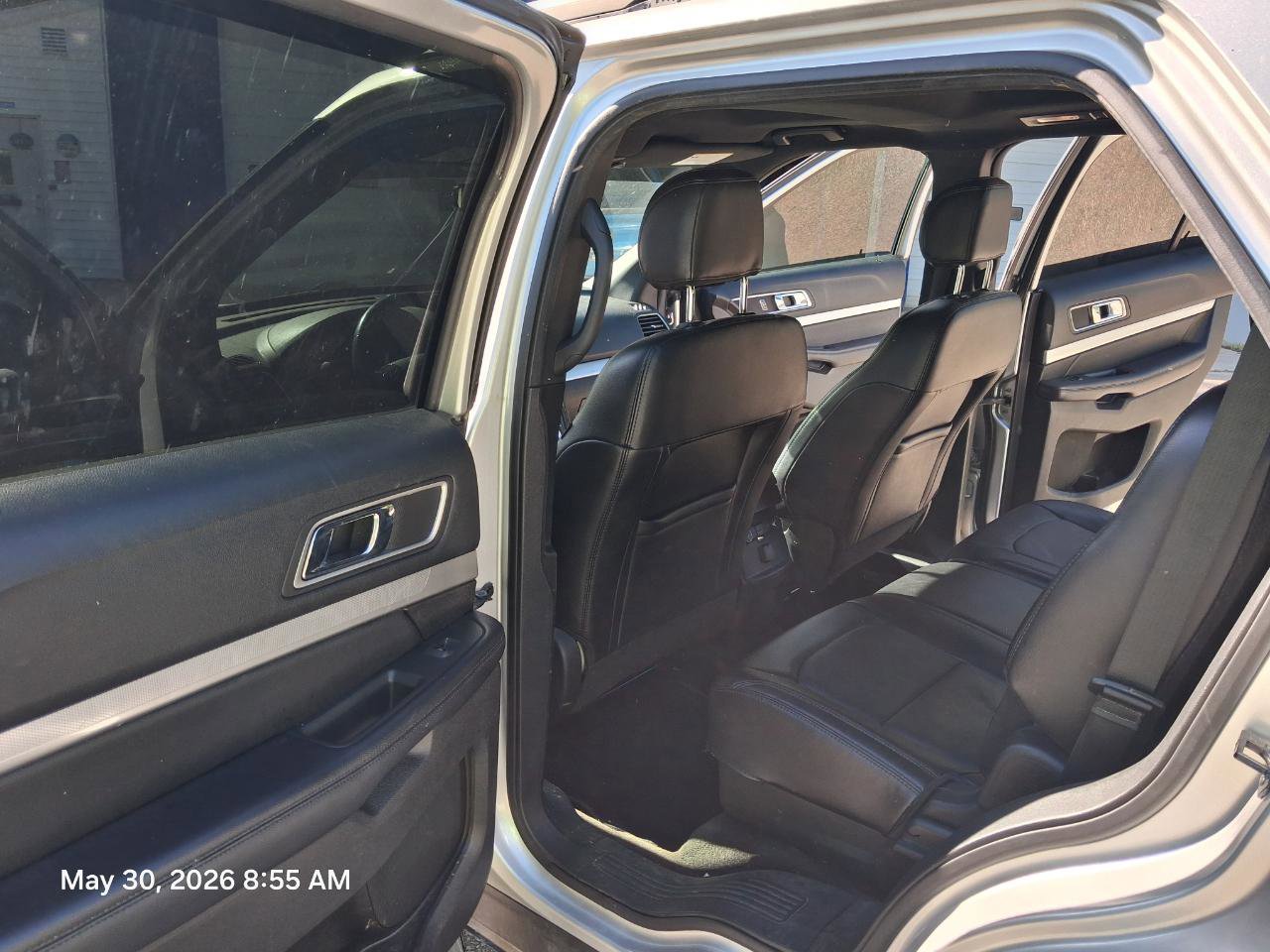 Used 2017 Ford Explorer XLT w/ Equipment Group 202A AWD/4WD image 8