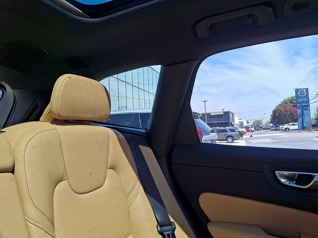 Certified 2024 Volvo XC60 B5 Ultimate w/ Protection Package Premier AWD/4WD image 14