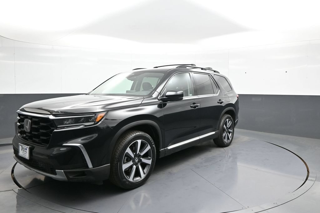 Certified 2025 Honda Pilot Touring image 10