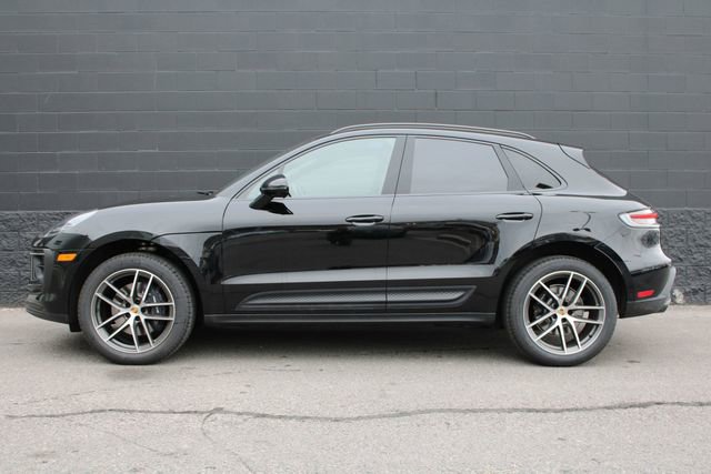 Certified 2026 Porsche Macan AWD/4WD image 2