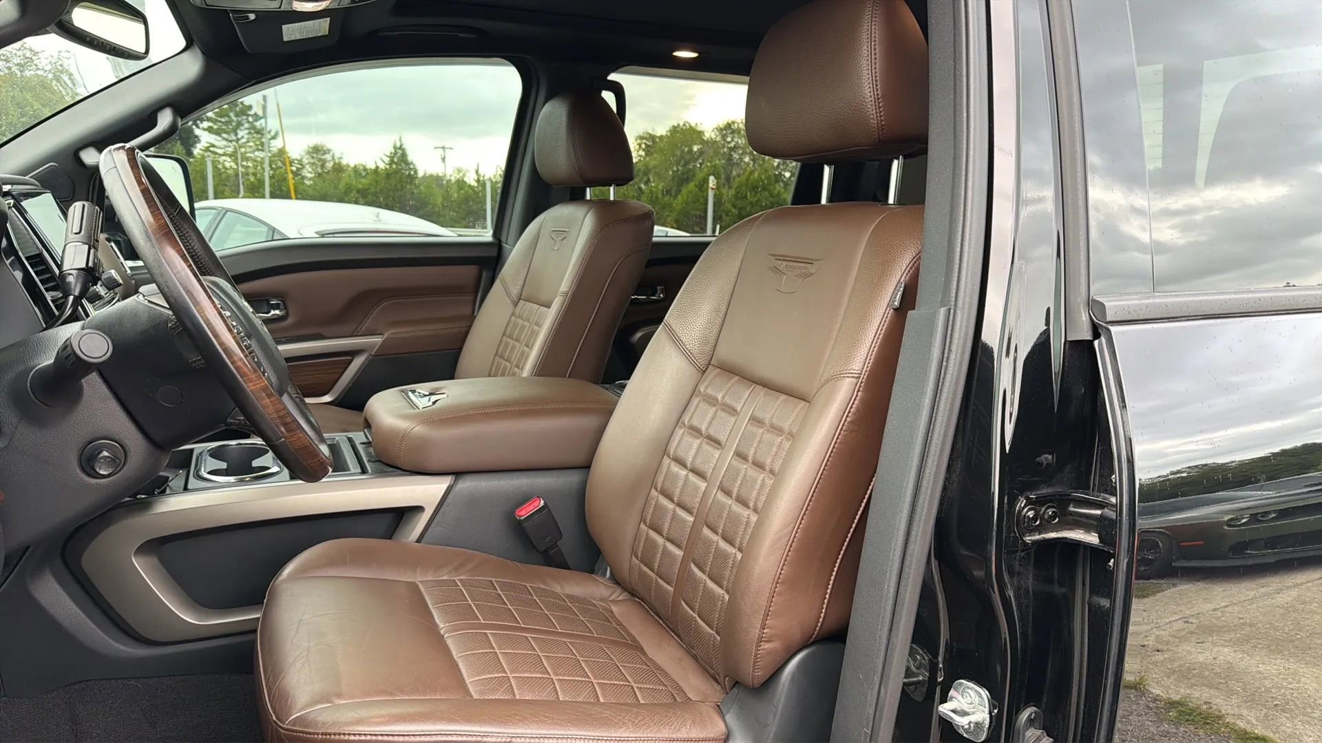 Used 2021 Nissan Titan Platinum Reserve w/ Moonroof Package image 12
