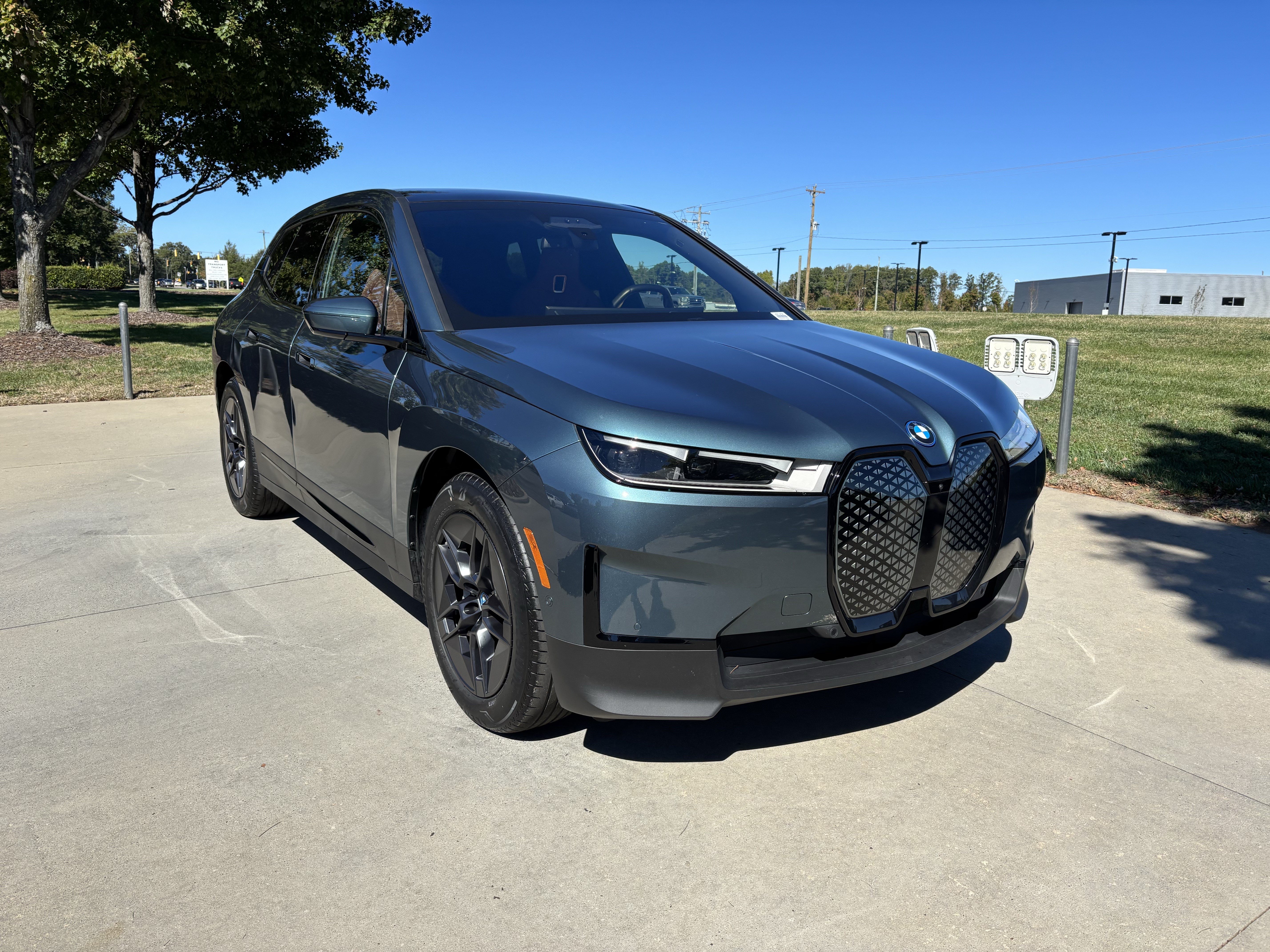 Certified 2024 BMW iX xDrive50 w/ Premium Package AWD/4WD image 2
