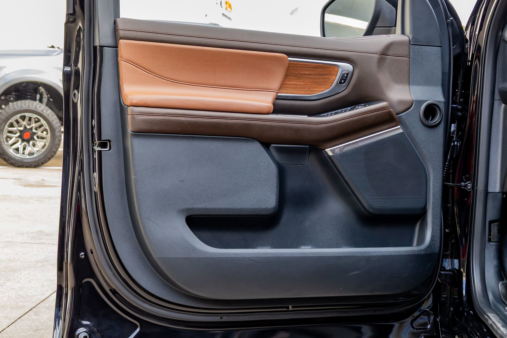 Used 2025 Ford Expedition Max King Ranch image 37