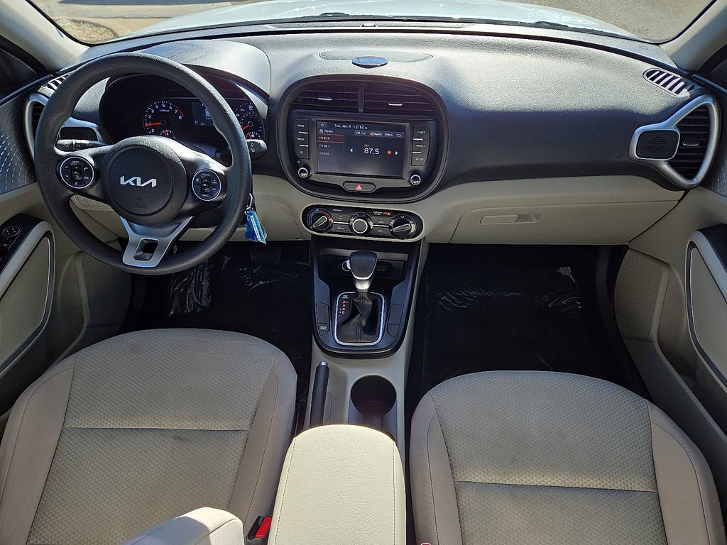 Used 2022 Kia Soul LX image 16