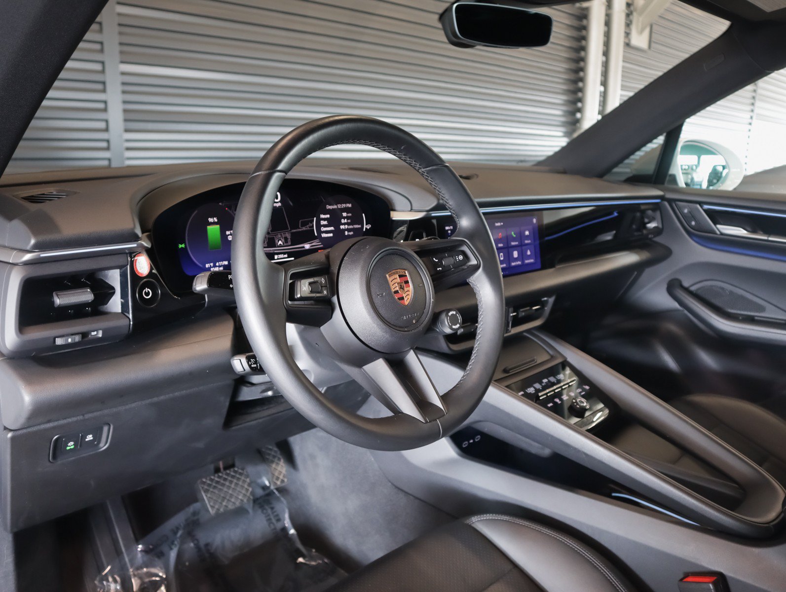 Used 2024 Porsche Macan 4 Electric AWD/4WD image 4