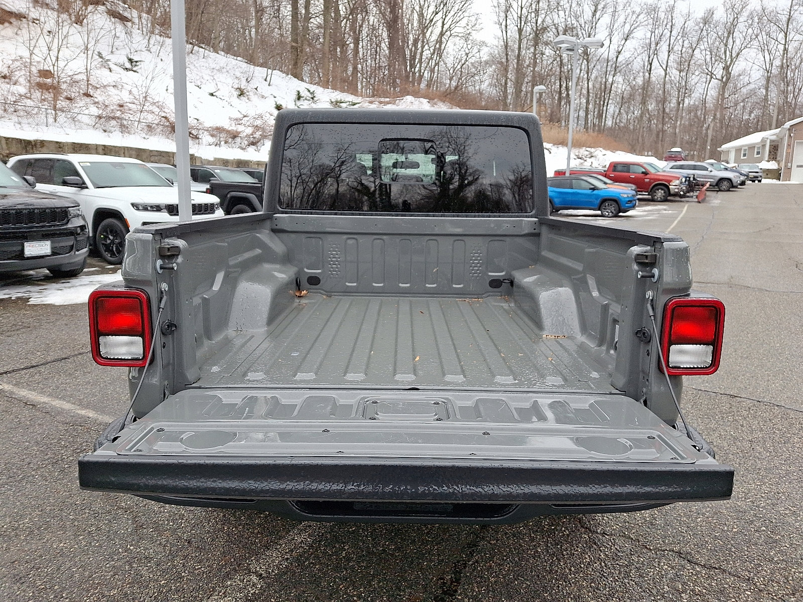 Certified 2023 Jeep Gladiator Willys image 28