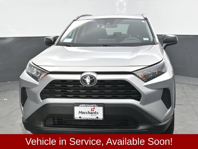 Used 2021 Toyota RAV4 LE AWD/4WD image 2