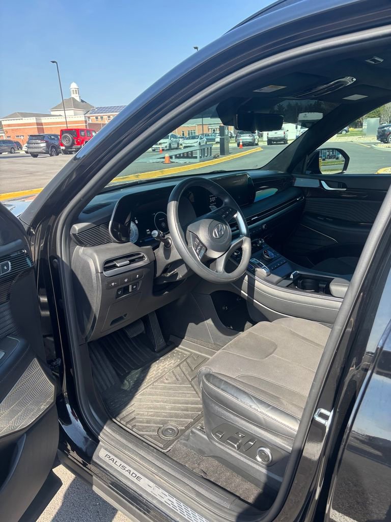 Used 2024 Hyundai Palisade Calligraphy image 9