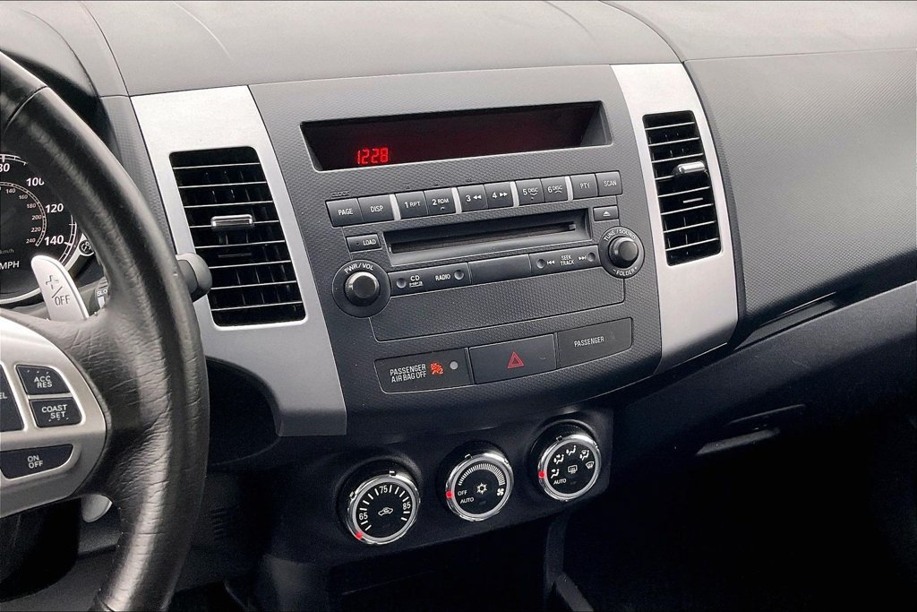 Used 2013 Mitsubishi Outlander SE AWD/4WD image 6