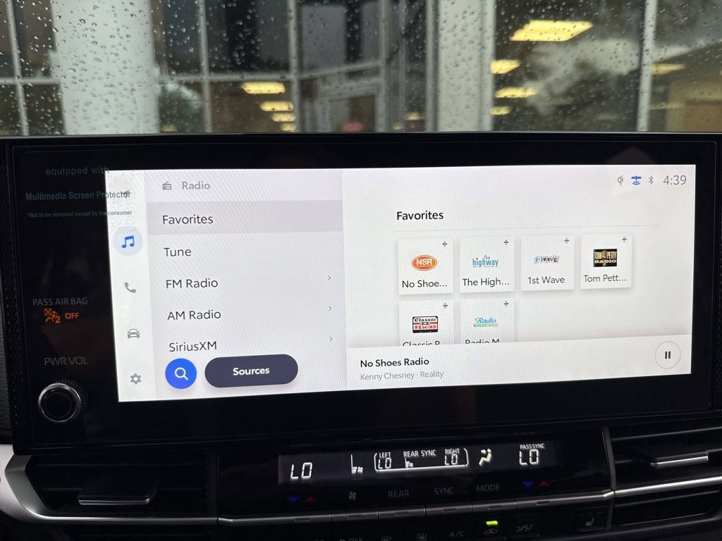 Used 2025 Toyota Sienna XLE image 43